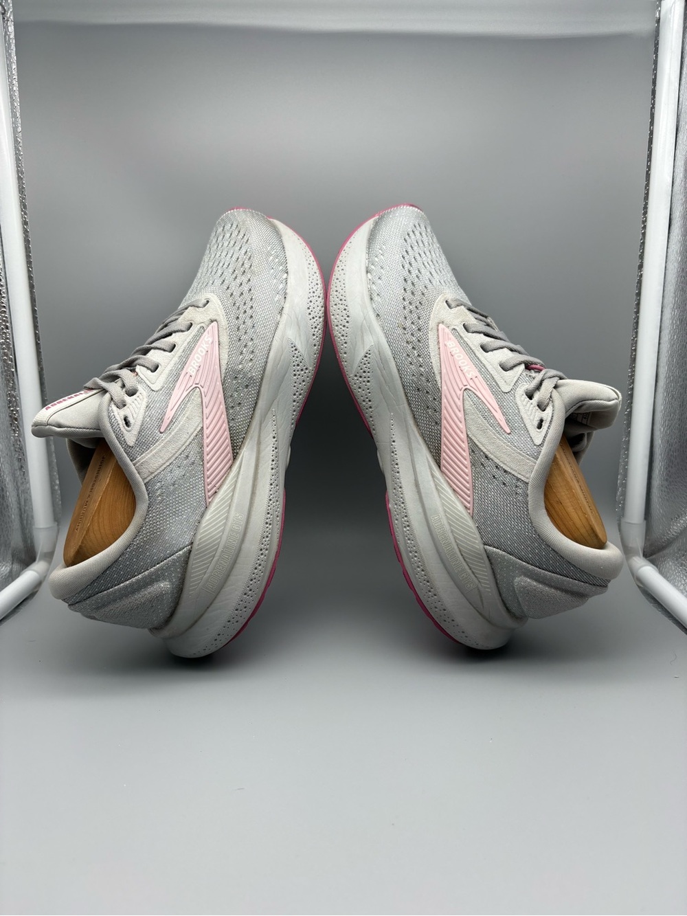 Brooks | Adrenaline GTS 24 Running Shoes - Gray Pink ; Womens 7 - Picture 3 of 8